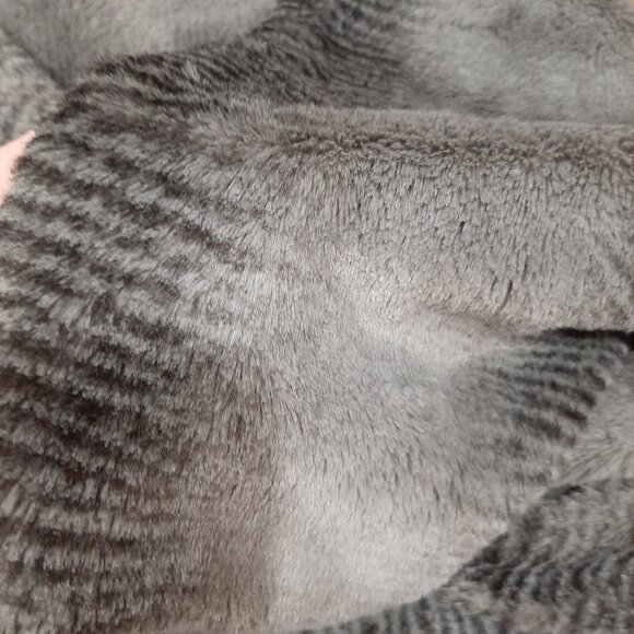 Guess faux fur twist infinity scarf - Picture 3 of 6